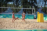 Deutsch: Beachvolleyball bei den Olympischen Jugendspielen 2018; Tag 8, 14. Oktober 2018; Mädchen, Achtelfinale – Bolivien-Puerto Rico 0:2 (18–21/18–21 ) English: Beach volleyball at the 2018 Summer Youth Olympics at 14 October 2018 – Girls Round of 16 – Bolivia-Puerto Rico 0:2 (18–21/18–21 )