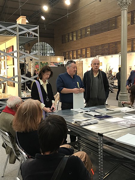 File:Bernard Baissait (à la toute droite) à la présentation du livre Une galerie, un graphiste Galerie de France, Bernard Baissait, 1988-2018.jpg