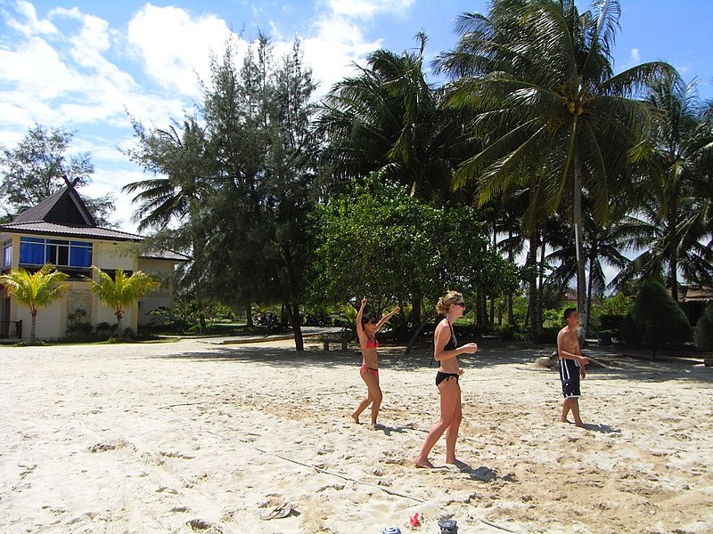 File:Bintanvolleyballbeach.jpg