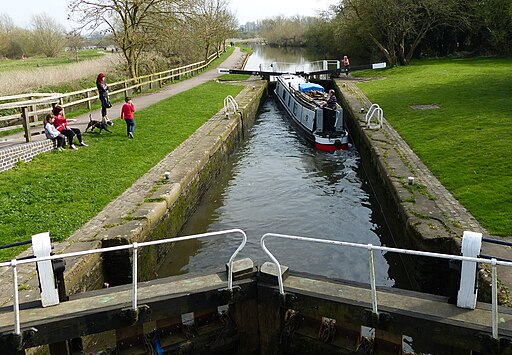 Birstall Lock and the Grand Union Canal - geograph.org.uk - 3913228