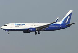 Niebieskie powietrze Boeing 737-800