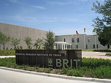 The BRIT building, seen from the parking lot. The Archives Block is on the left, Think Block on the right. Botanical Research Institute of Texas.jpg