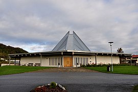 Brattvåg Kirke forfra.jpg