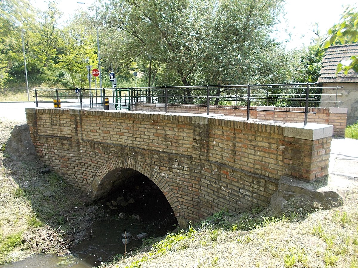 File Brick Bridge Along Paty Road Over Fuzes Stream Nw Jpg Wikimedia Commons