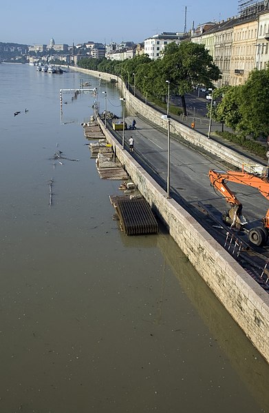 File:Buda quay under water.jpg