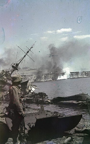 File:Bundesarchiv N 1603 Bild-262, Sewastopol, Hafen, versenkter Zerstörer.jpg