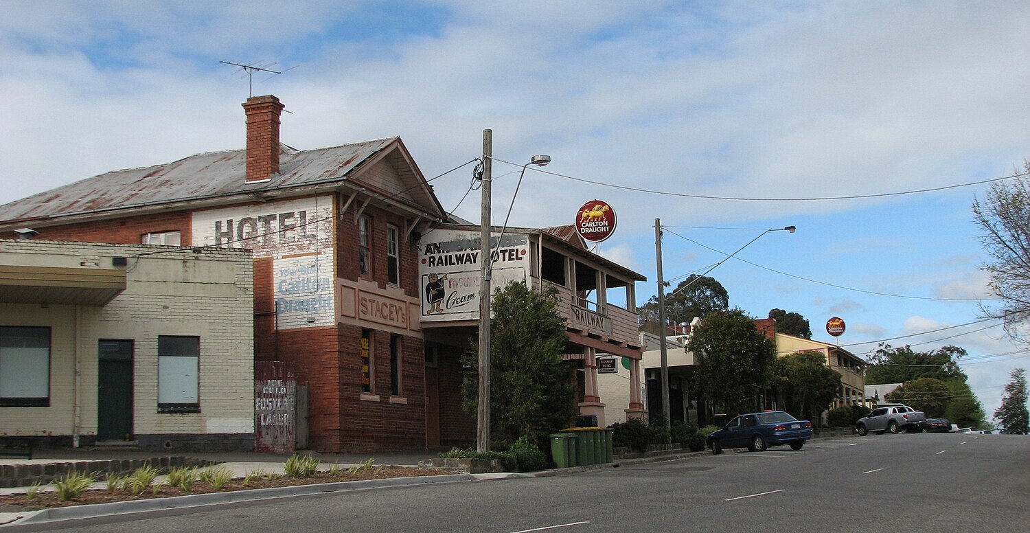 3 litre cocktail towers - Commercial Hotel Warragul