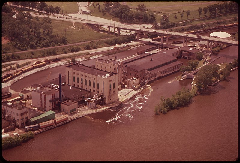 File:CONSOLIDATED PAPER COMPANY AT APPLETON, NEAR THE NORTHERN TIP OF LAKE WINNEBAGO IN THE FOX RIVER VALLEY - NARA - 550855.jpg