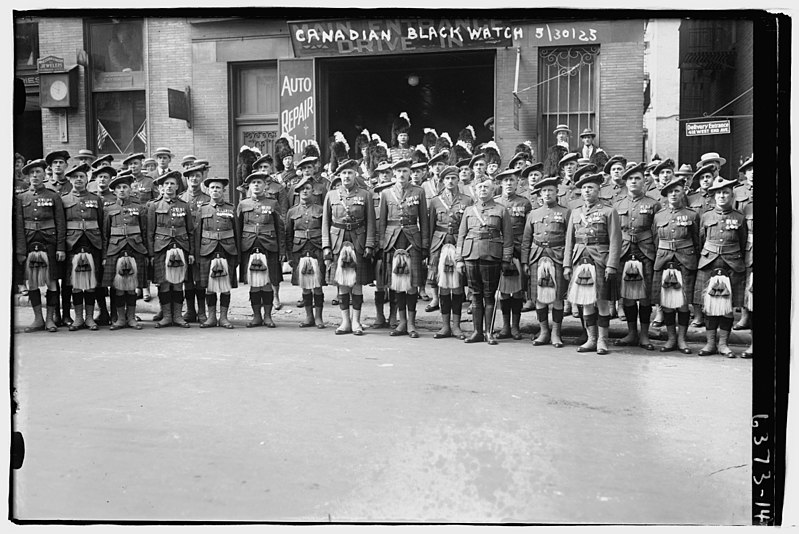 File:Canadian Black Watch Pipers, 1925 LCCN2014718333.jpg