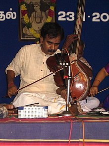 Lalgudi G J R Krishnan performing