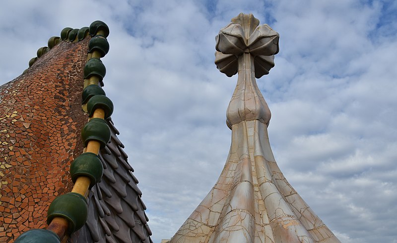 File:Casa Batillo, Gaudi, finished 1906 (50) (30878024470).jpg