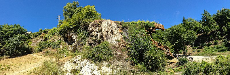 File:Castel d'Aiano (BO) - Grotte di Labante e Cascata - 2017 - Panorama 2.jpg