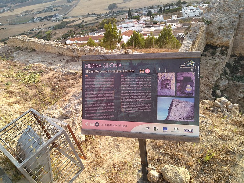 File:Castillo de Medina-Sidonia 25.jpg