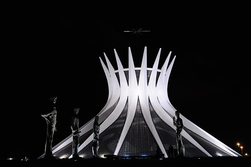 File:Catedral de Brasília (39750337311).jpg