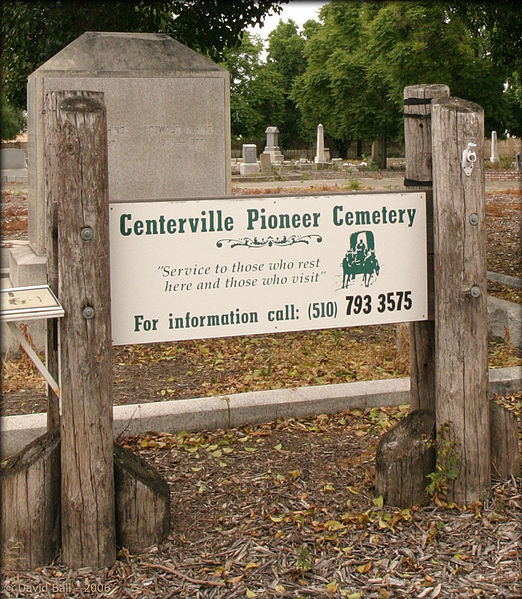 File:Centerville-pioneer-cemetery.jpg