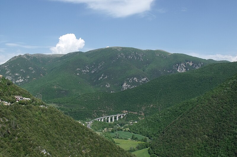 File:CerretoDiSpoletoPanoramaValnerina.JPG