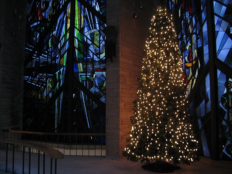 File:Chapel of the Resurrection - Stained Glass with Christmas Tree 2.JPG