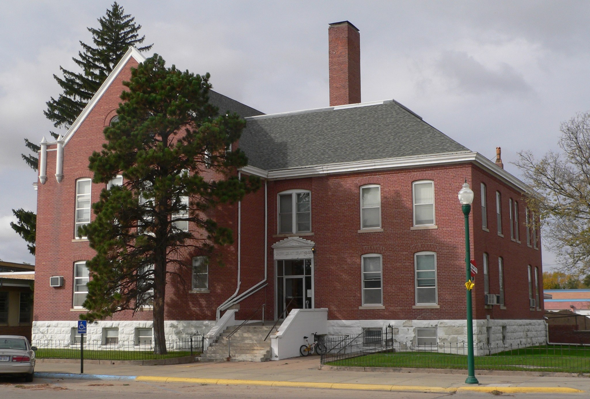 Cherry County, Nebraska courthouse from NE 1