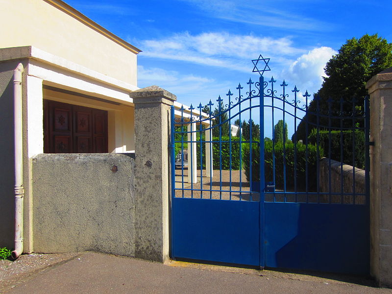 File:Cimetiere israelite Thionville.JPG