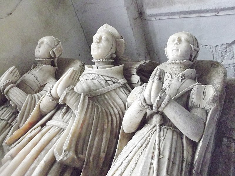 File:Claverley All Saints Robert Broke Anne Waring Dorothy Gatacre02.JPG