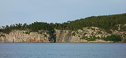 Cliffs on Stora Bornö.jpg
