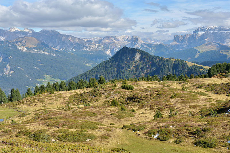 File:Col dala Dodesc Pitz Ridl udu da Bulacia Gherdëina.jpg