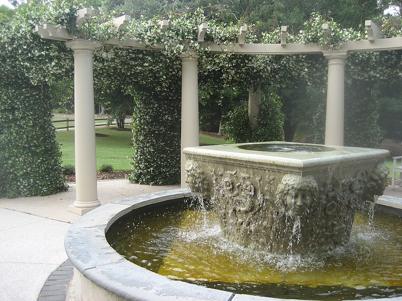 File:Columns and Fountain Airlie Gardens.jpg