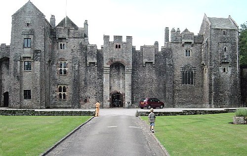 Compton Castle in Devon enh.jpg