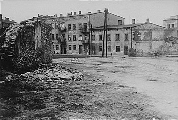 Čenstochovské ghetto Rynek Warszawski kolem roku 1944.jpg