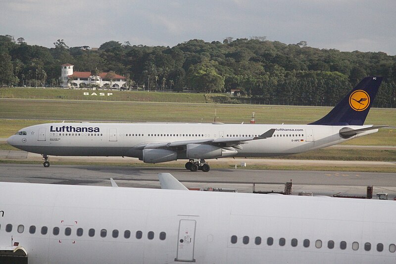 File:D-AIFC Airbus A340 Lufthansa (8181599806).jpg