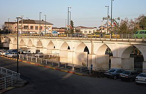 پل دوازده چشمه: تاریخچه, نام, ویژگی‌ها