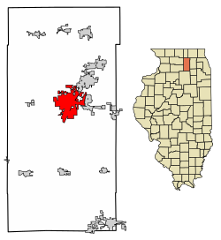 迪卡爾布位於伊利諾伊州迪卡爾布縣內的位置，以及後者在伊利諾伊州的位置