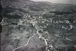 Hinwil: Wappen, Geographie, Bevölkerung