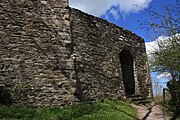 Burgruine, Eingang beim NordturmLSG 2631001 Hessische Rhön