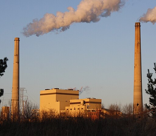 https://upload.wikimedia.org/wikipedia/commons/thumb/a/a2/Edgewater_Power_Plant_Sheboygan_Wisconsin.jpg/512px-Edgewater_Power_Plant_Sheboygan_Wisconsin.jpg