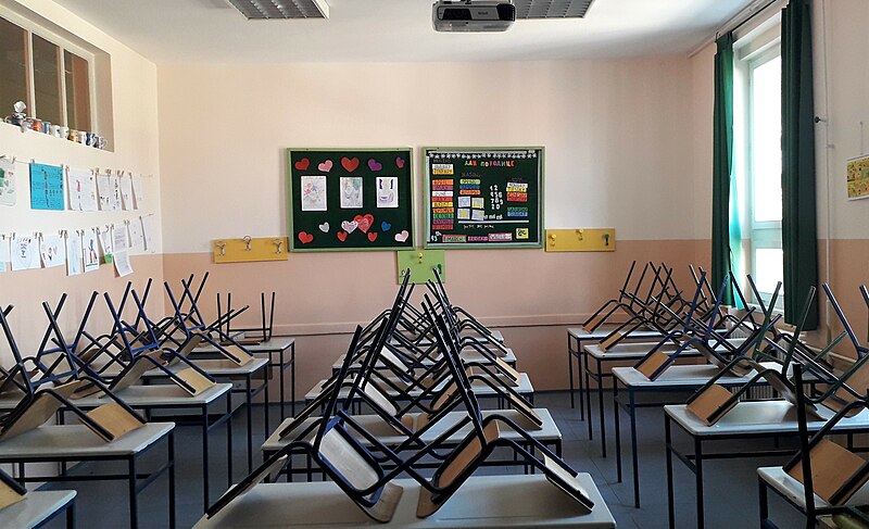 File:Empty classroom 2020.jpg