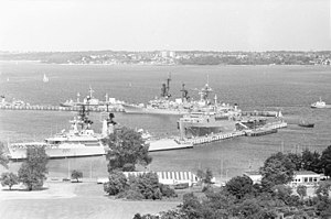 Erste ausländische Schiffe an der Tirpitzmole zur Kieler Woche 1973 (Kiel 55.131).jpg 