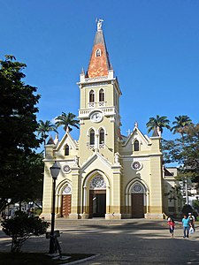 Fachada de la cathédrale de São João Batista, Caratinga MG2.JPG