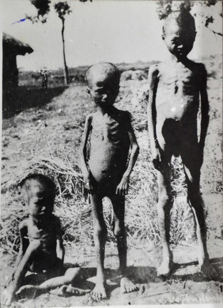 Tập_tin:Famine_in_Vietnam,_1945_(3).jpg