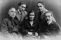 Ազատ Մանուկյան, Վահան Ումր-Շատ և Արմեն Տիգրանյան, Դանիել Ղազարյան իր քրոջ՝ Անաիդա Ղազարյանի հետ, 1925 թ.