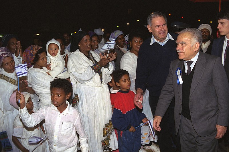 File:Flickr - Government Press Office (GPO) - PM Yitzhak Shamir Greets new immigrants from Ethiopia.jpg