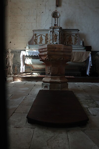 File:Fonts baptismaux de l'église Saint-Symphorien à Neuvy-Sautour (Yonne) 01.jpg