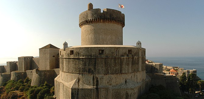 English: The Walls of Dubrovnik with the Minče...