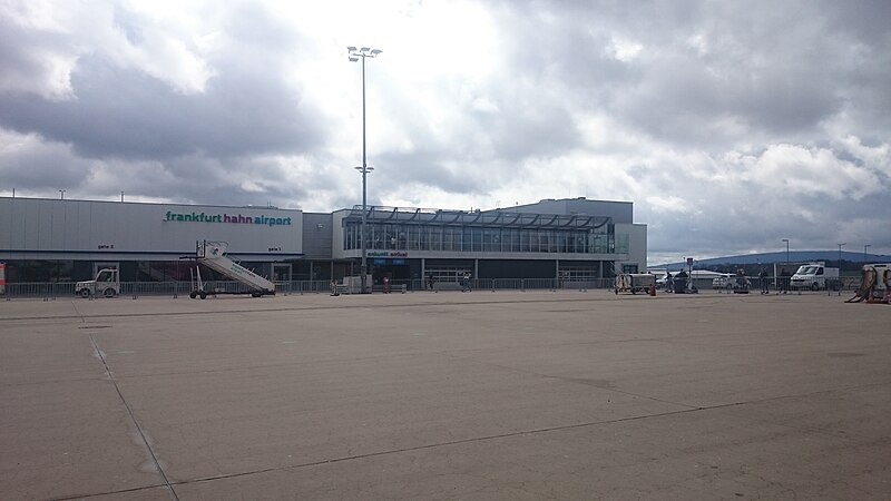 File:Frankfurt-Hahn Airport terminal.JPG