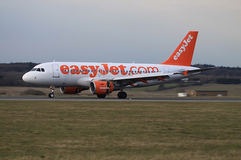 File:G-EZED Airbus A319 Easyjet (8557239241).jpg