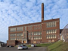 Annex building (1926) Gladstone School Annex Hazelwood Pittsburgh.jpg