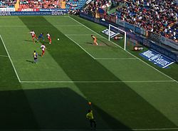 Caicedo shoots for goal in a Levante-Sporting de Gijon match Gol anullat Caicedo.JPG