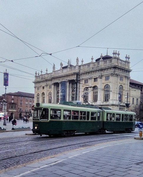 File:Green tram Turin 14-3-22.jpg