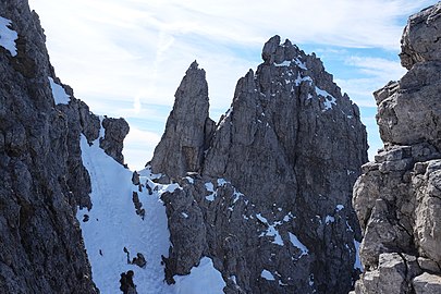 Grignetta Segantini with rock peak Bastionata and Pilone Centrale, Foto description