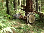 Un motor de telesillas abandonado en la zona del accidente del F-86 en 1954.